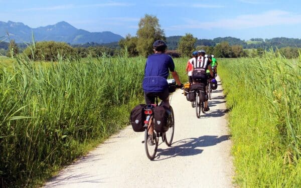 Brangstant degalams, lietuviai ieško išeities: vienas sprendimas gali sutaupyti šimtus eurų