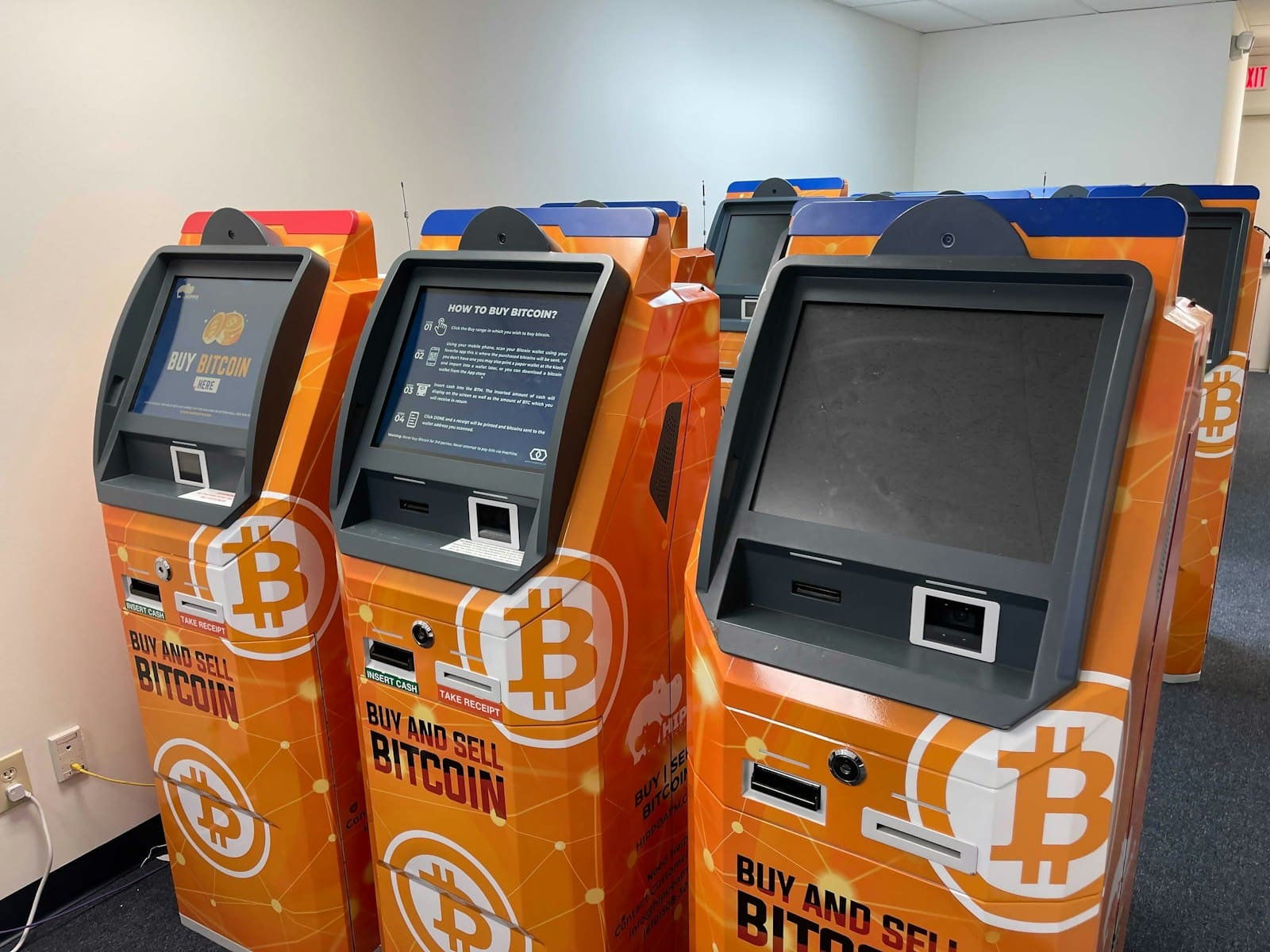 Kriptovaliutų bankomatų operatoriams sunkus laikotarpis, spaudimas auga iš kelių pusių