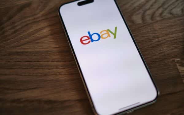 „eBay“ didina įtaką dėvėtos mados rinkoje ir orientuojasi į Z kartą