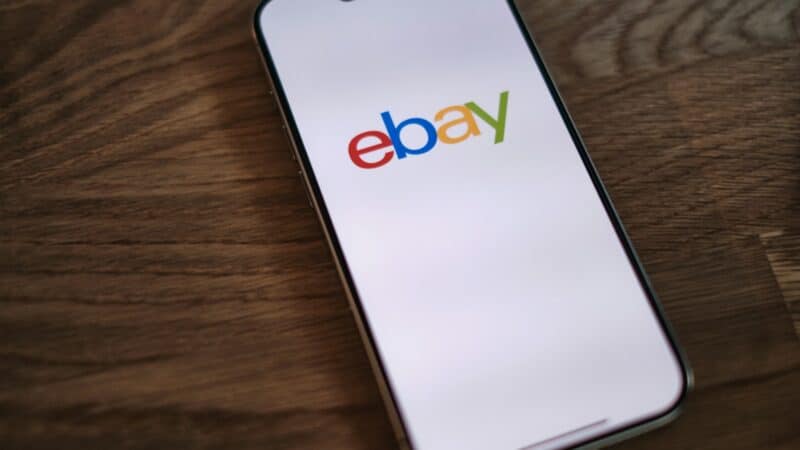 „eBay“ didina įtaką dėvėtos mados rinkoje ir orientuojasi į Z kartą