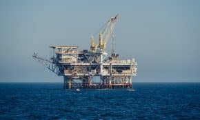 Naftos platforma. Unsplash nuotr.