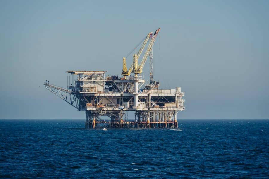 Naftos platforma. Unsplash nuotr.