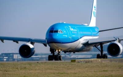 Europos aviacijos sektoriuje krizė: kuro atsargų liko vos 6 savaitėms, gresia smūgis ekonomikai