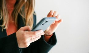 Išmanusis telefonas. Unsplash nuotr.