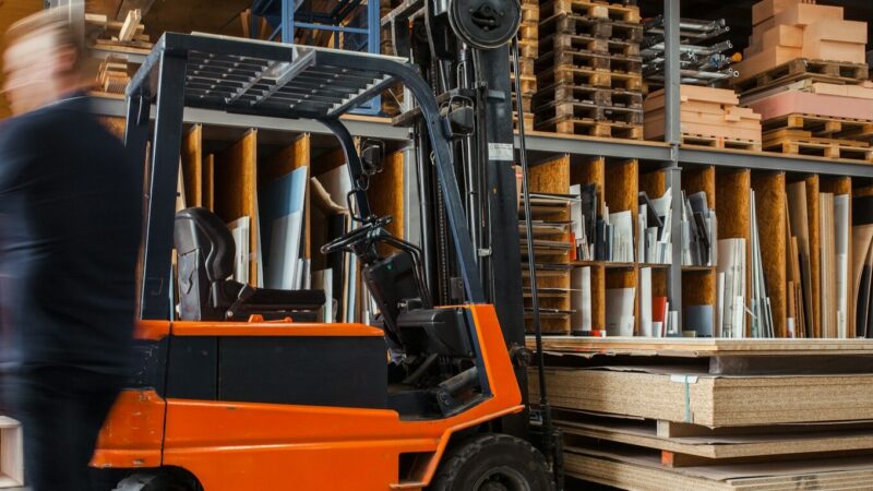 Nuo metų pradžios – darbo vietose dešimtys sunkių traumų: atskleidė, kur dažniausiai įvyksta nelaimės darbe