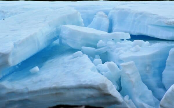 Tyrimas: klimato kaita didina šuoliuojančių ledynų keliamą grėsmę gyventojams ir šalių ūkiui