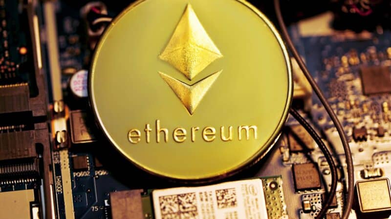 ETH krenta, o Buterinas parduoda: 40 mln. eurų vertės sandoris sukėlė klausimų