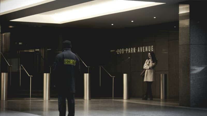 Įkaitų drama Neapolyje: ginkluoti plėšikai iš banko pabėgo neįtikėtinu būdu