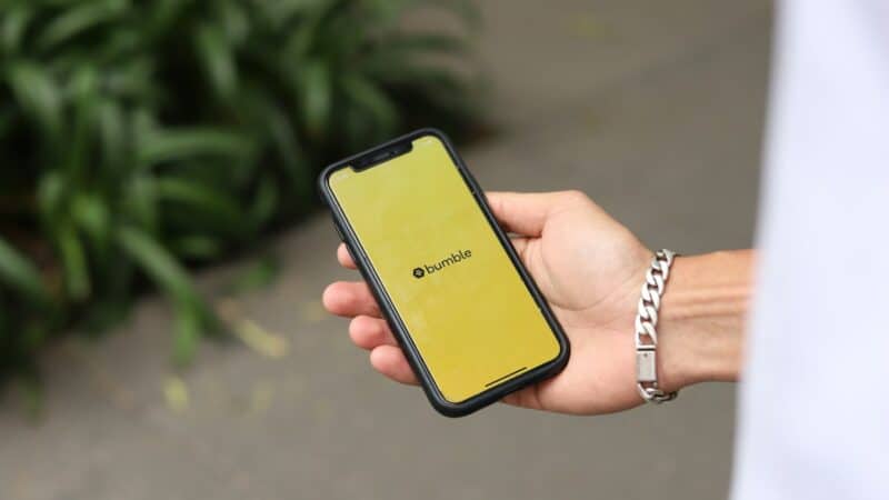 Pažinčių programėlė „Bumble” integruoja DI asistentą pažinčių rekomenducijoms