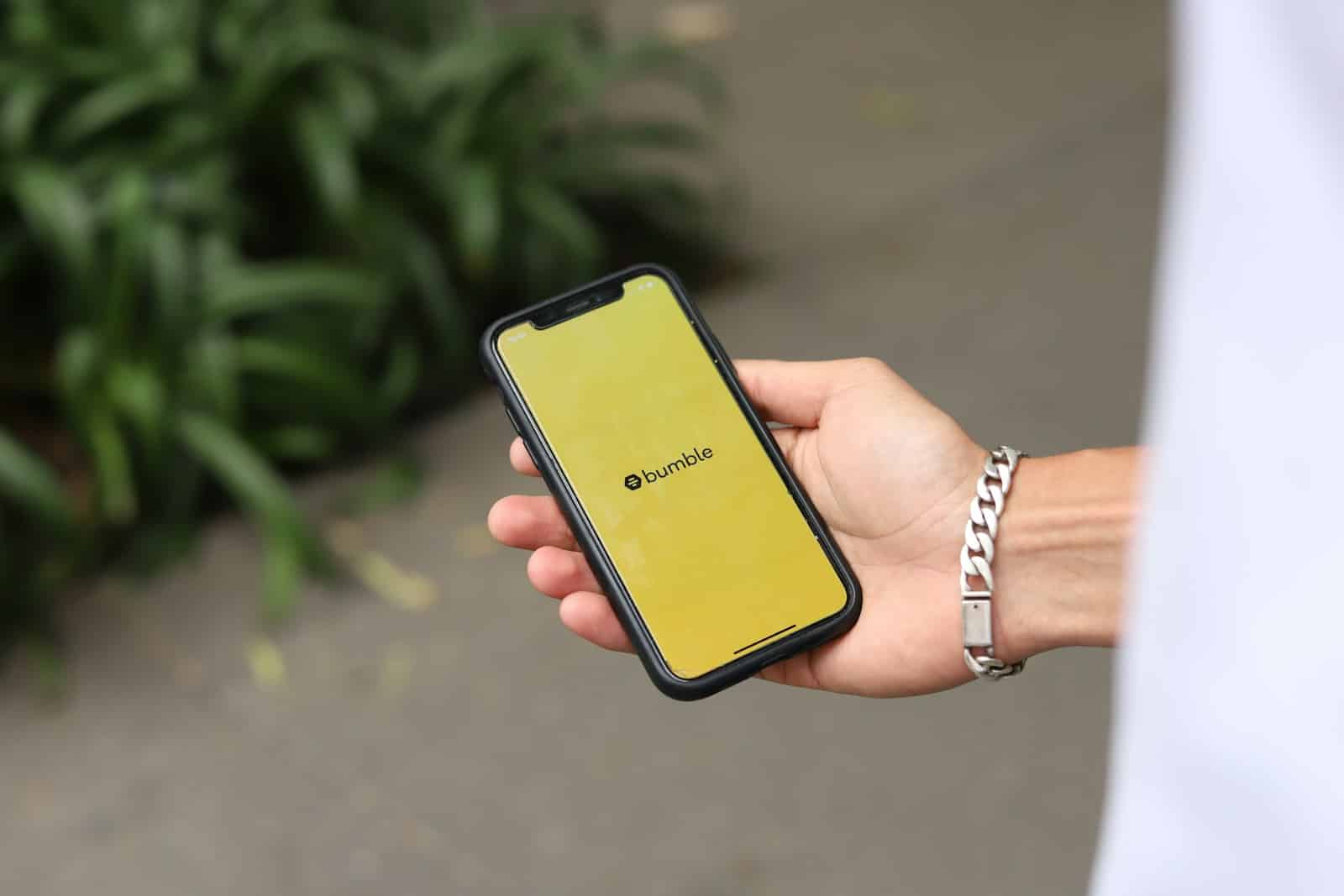 Pažinčių programėlė „Bumble” integruoja DI asistentą pažinčių rekomenducijoms