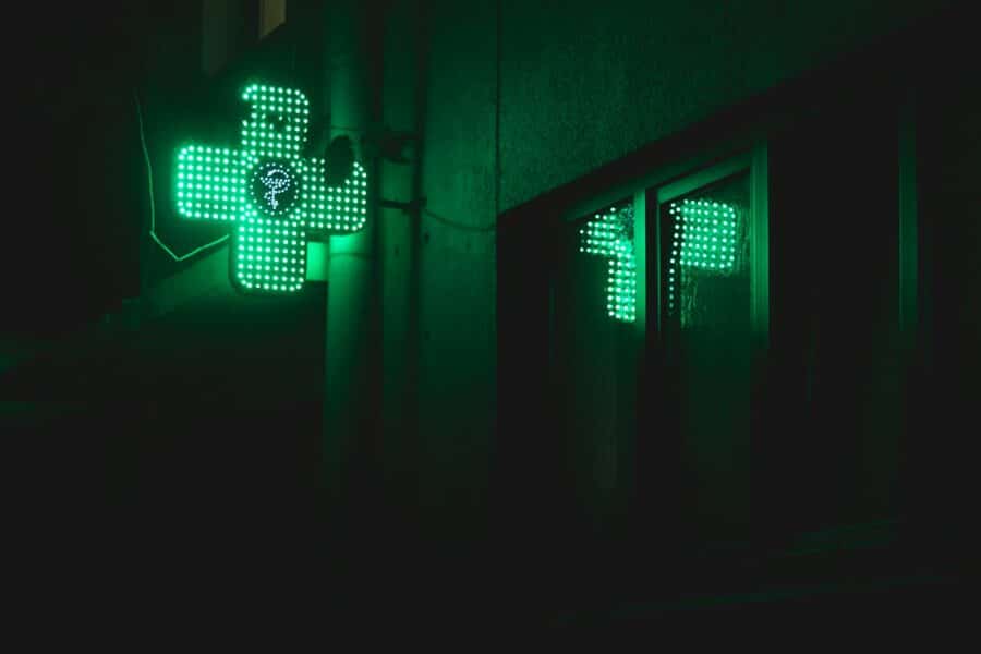 Farmacijos ženklas. Unsplash nuotr.