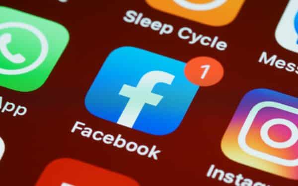 Vokietijos kancleris atviras svarstymams dėl socialinių tinklų uždraudimo nepilnamečiams