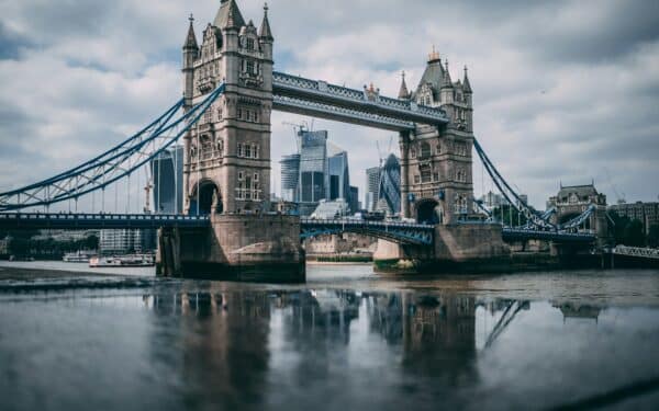 Britanijos premjero sprendimas skirti Epsteino draugą ambasadoriumi virsta politiniu skandalu