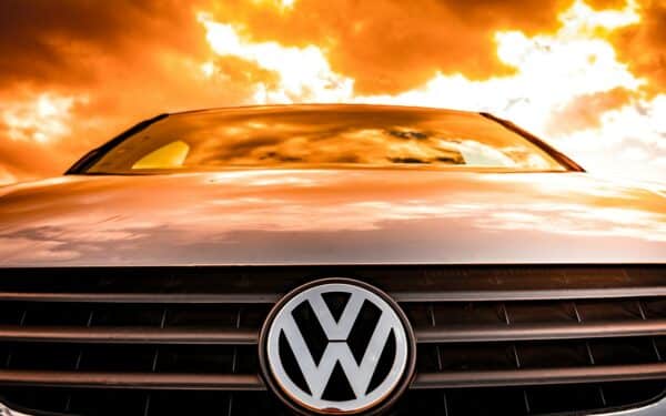 Staigus galios pokytis: „Volkswagen“ ieško pagalbos Kinijoje, ar tai nauja pramonės realybė?