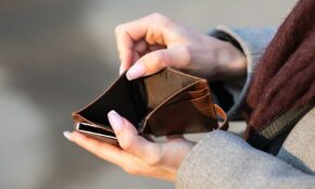 Tuščia piniginė. Unsplash nuotr.