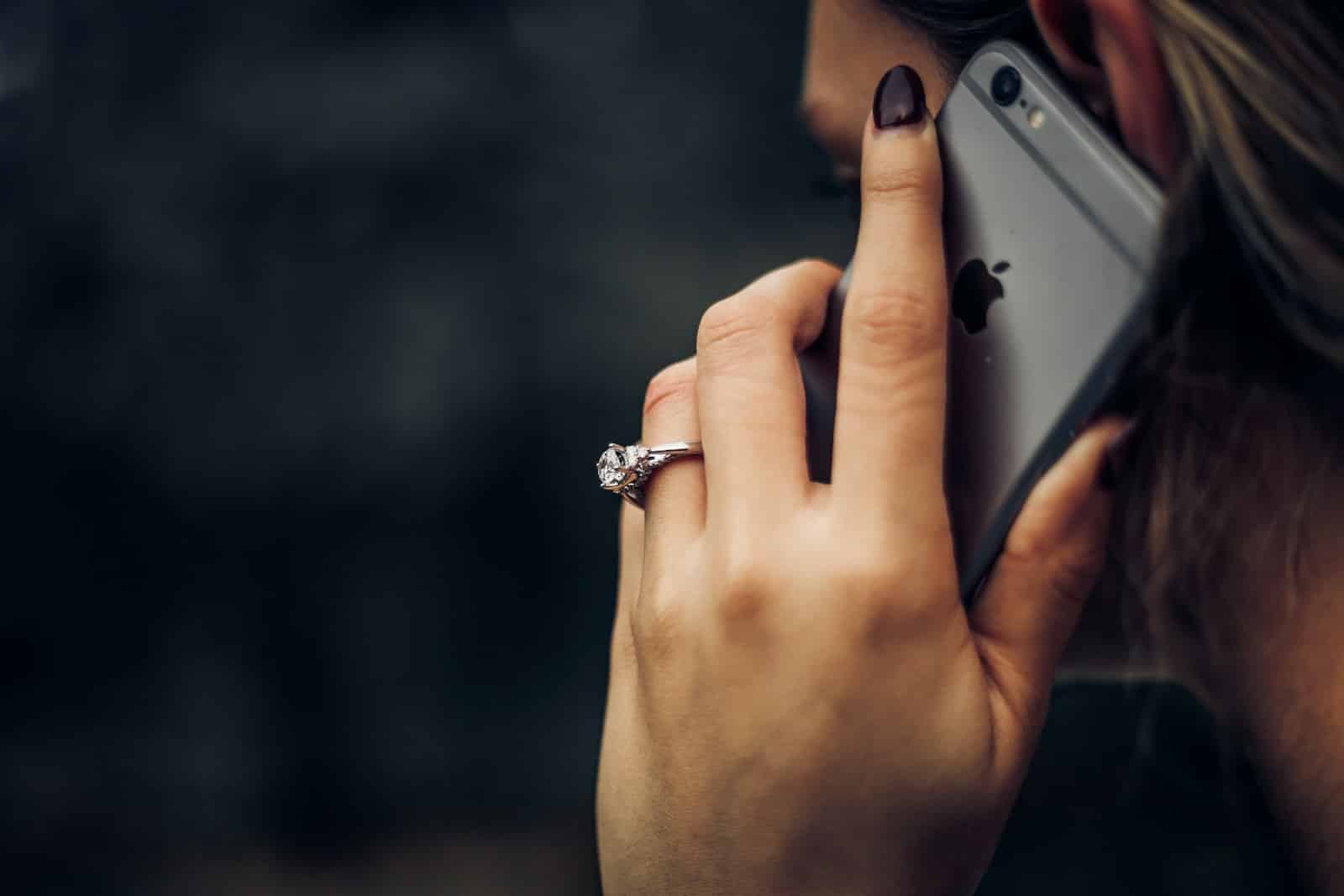 Finansinė pinklė telefonu: apsimetę mokesčių inspektoriais iš gyventojų išviliojo 29 tūkst. eurų