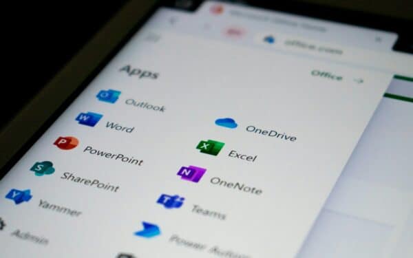 „Microsoft“ siekia daugiau pajamų iš DI, pristato brangesnį „Office“ planą