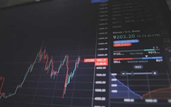 Energijos kainų šokas po smūgių Iranui įkaitino kovą dėl Europos žaliojo kurso