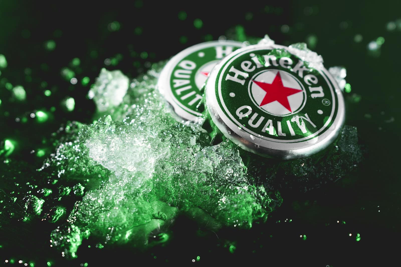 Alaus milžinė veržiasi diržus: tūkstančiai „Heineken“ darbuotojų neteks darbo