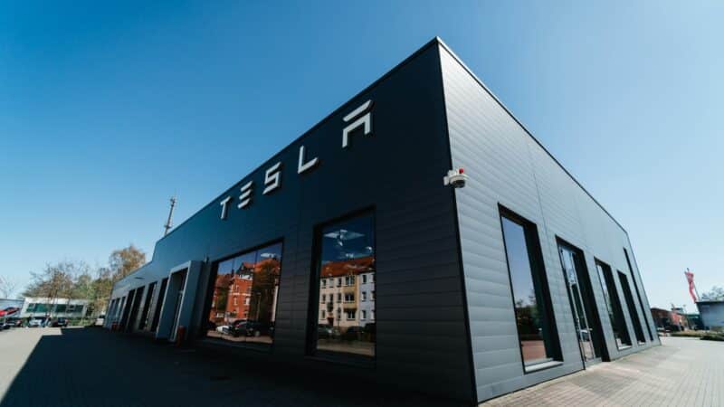 Muskas ruošiasi drąsiam sprendimui: planuoja istorinį „Tesla“, „SpaceX“ ir „xAI“ susijungimą
