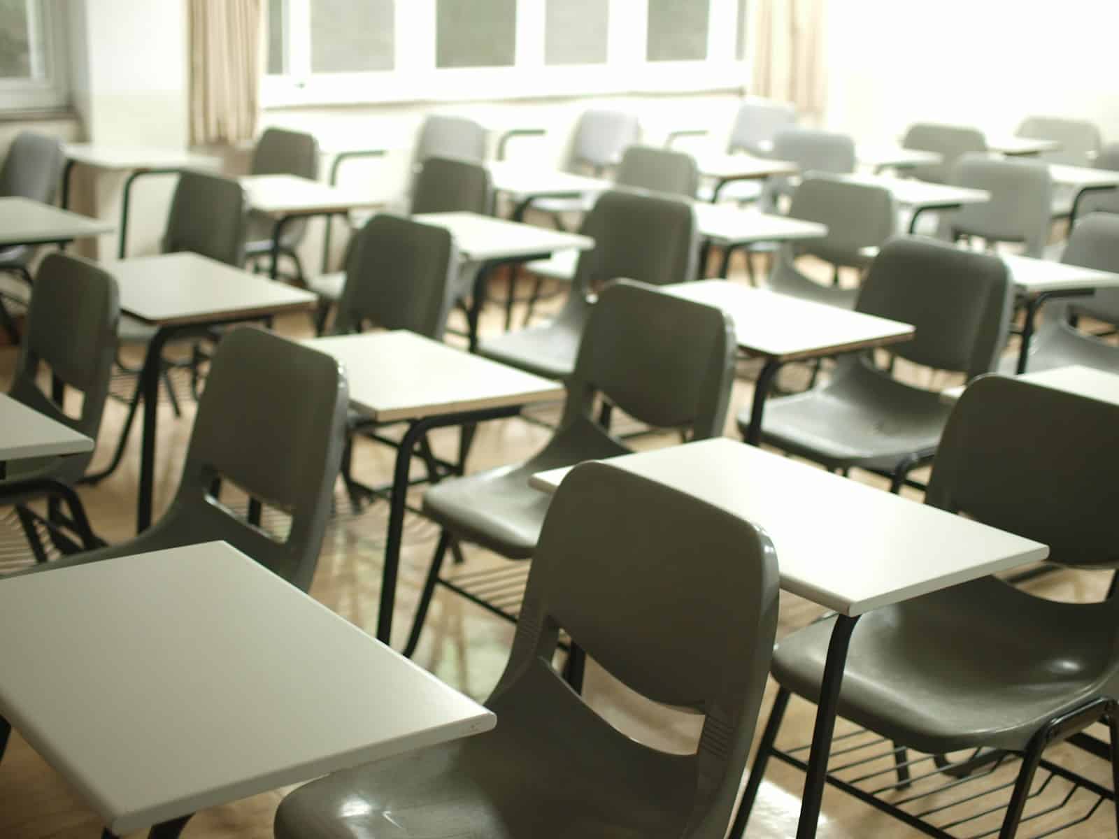 Ar mokiniai galės daryti pertrauką? Siūlomos akademinės atostogos dėl karo tarnybos
