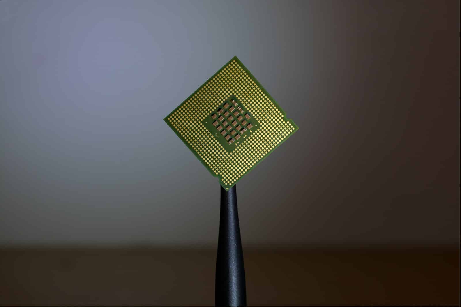 „SanDisk“ akcijos šoktelėjo: įspūdingi ketvirčio rezultatai ir netikėtai optimistiška prognozė pribloškė Volstritą