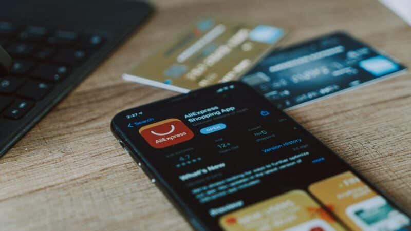 Internetiniams pirkėjams smogs pokyčiai: įvedamas mokestis siuntoms