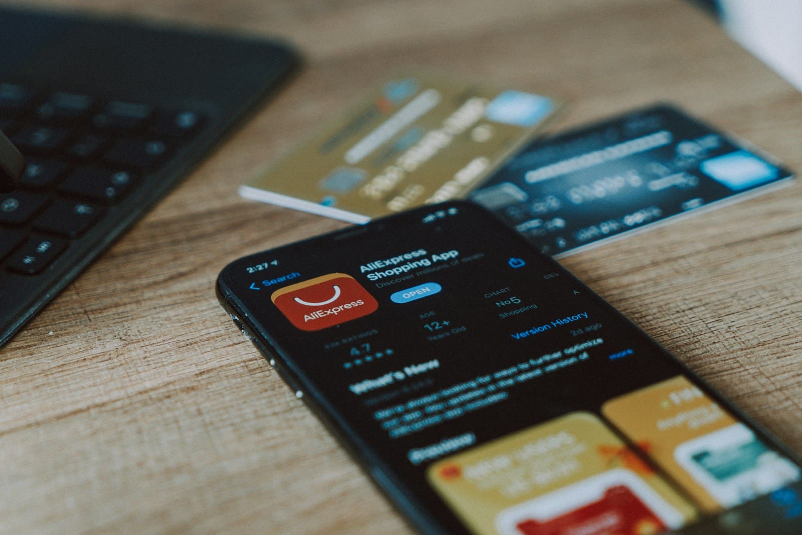 Internetiniams pirkėjams smogs pokyčiai: įvedamas mokestis siuntoms