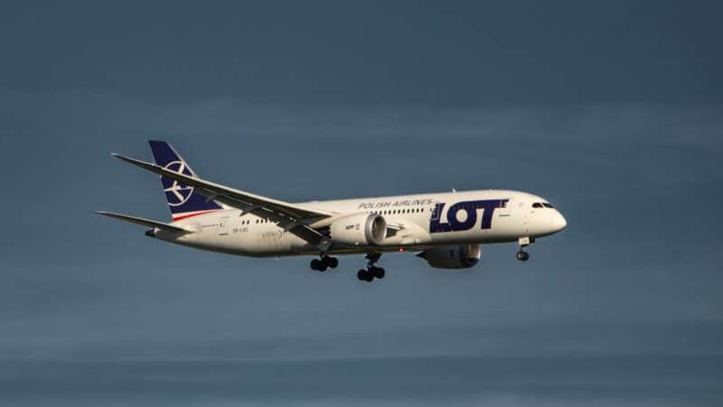 „LOT“ lėktuvas po žaibo smūgio grįžo į Varšuvą – skrydis į Stambulą nutrauktas