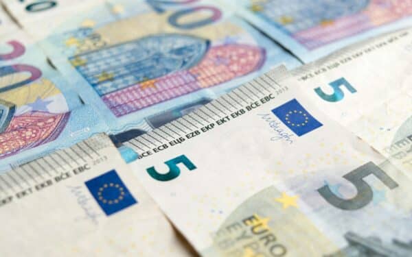 Ar ECB sureaguos į staigius pokyčius? Staigus euro šuolis sukėlė ekspertų nerimą