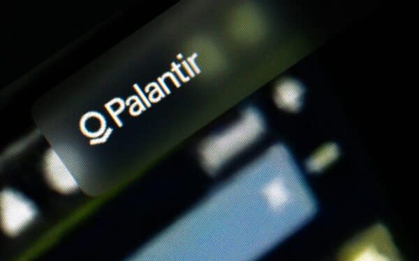 Konfliktas Artimuosiuose Rytuose veikia rinkas: „Palantir“ akcijos šoktelėjo 15%