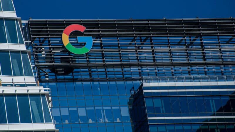 Nepaisant JAV sprendimo „Google“ ir toliau siūlys „Anthropic“ savo klientams