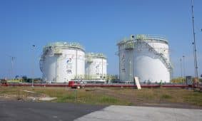 Naftos saugyklos. Unsplash nuotr.