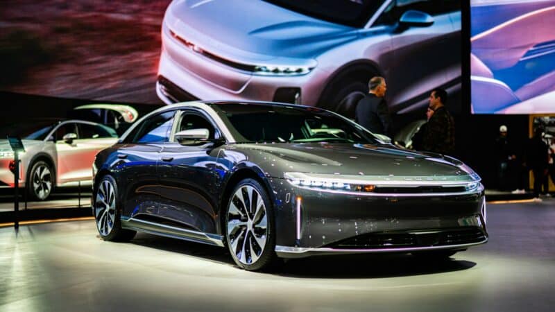 „Lucid” pristato ambicingus plėtros planus: trys nauji modeliai, robotaksi ir pelno vizija