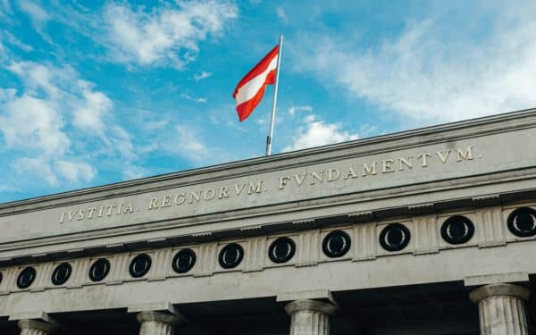 Austrija nepritarė JAV veiksmams: jų kariniams orlaiviams oro erdvė uždaryta