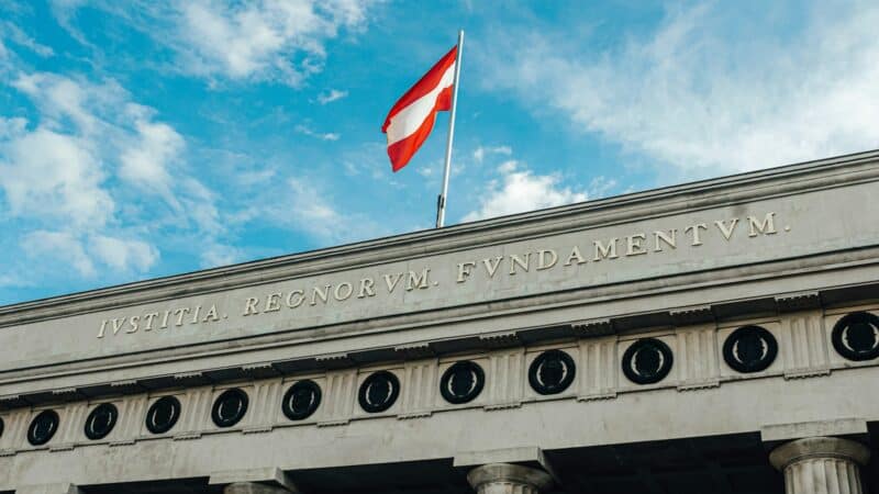 Austrija nepritarė JAV veiksmams: jų kariniams orlaiviams oro erdvė uždaryta