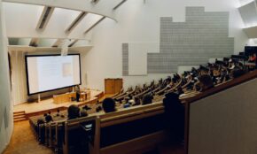 Studentai. Unsplash nuotr.