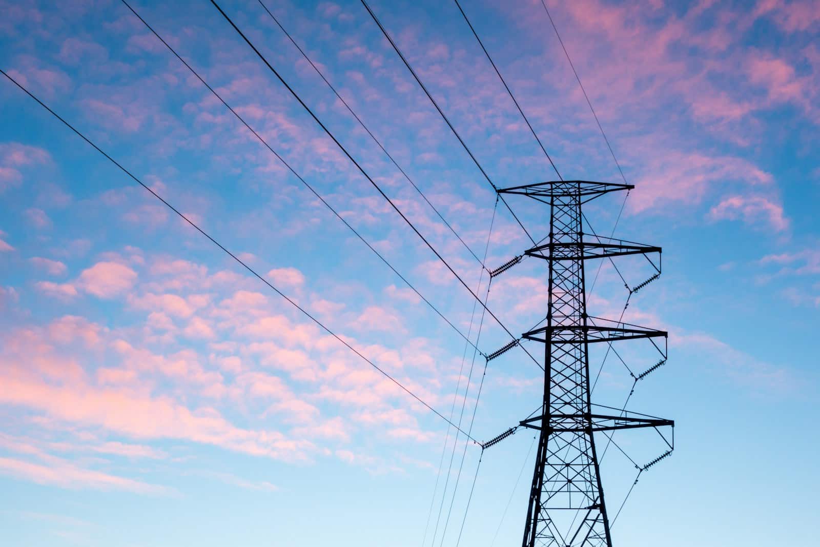 Nauja atakų banga Ukrainoje: šešios sritys liko be stabilaus elektros tiekimo