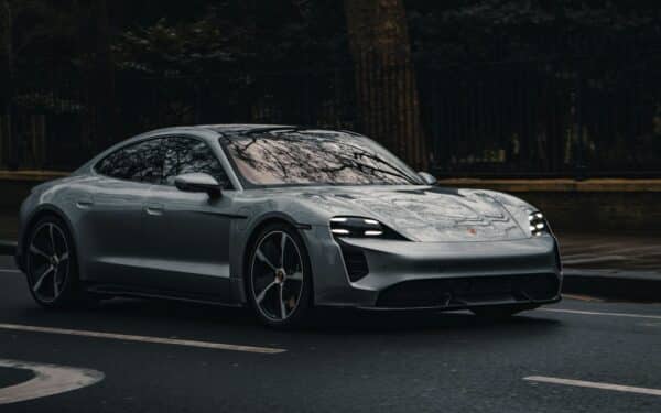 Vilniuje pavogta „Porsche Taycan“ automobilio dalių už 10 tūkst. eurų