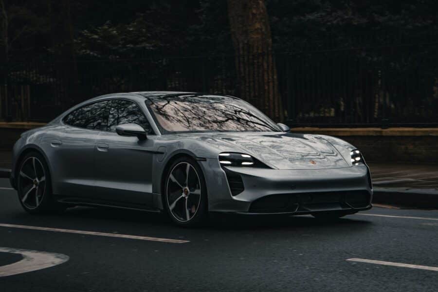„Porsche Taycan“ automobilis. Unsplash nuotr.