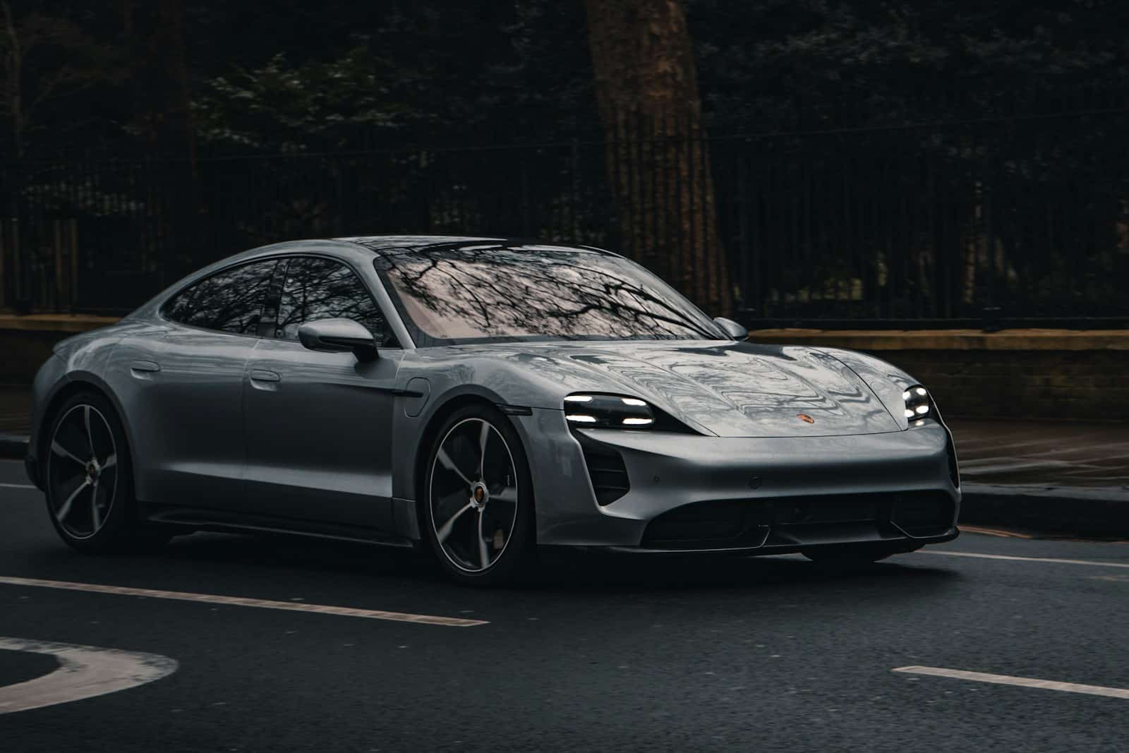 Vilniuje pavogta „Porsche Taycan“ automobilio dalių už 10 tūkst. eurų