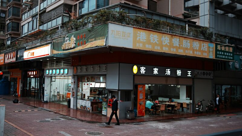 Gamtinių dujų trūkumas Pietų Azijoje sutrikdė restoranų ir krematoriumų veiklą