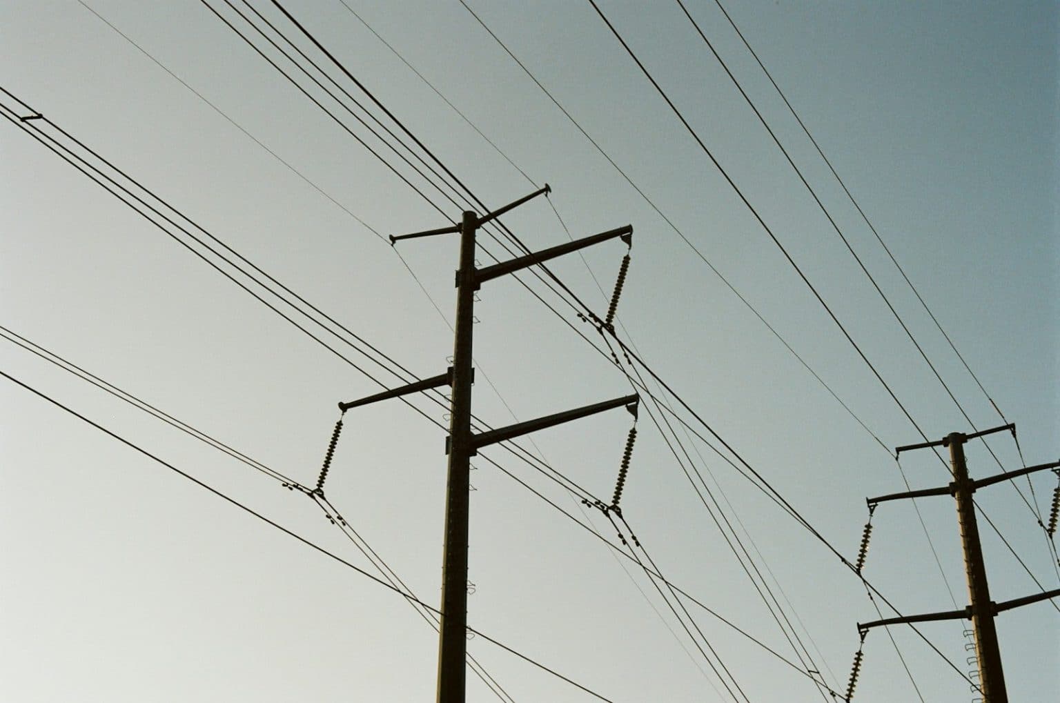 Elektros stulpai. Unsplash nuotr.