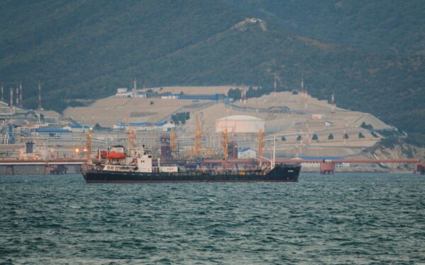 Audra sujaukė operaciją: apgadintas Rusijos tanklaivis liko be kontrolės