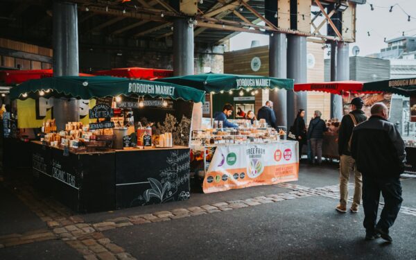 Nerimą keliantis scenarijus: dėl Hormuzo blokados Jungtinėje Karalystėje gali pradėti trūkti maisto