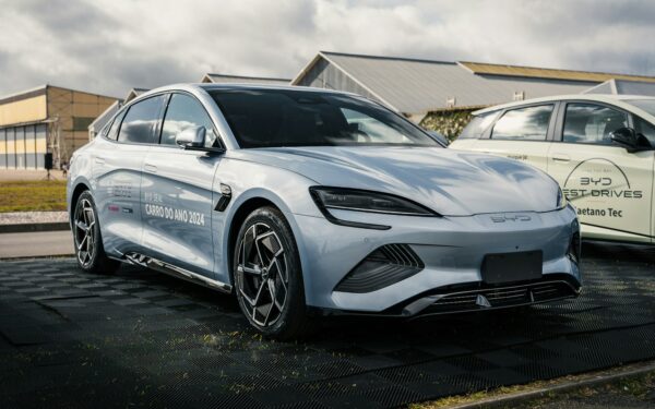 Kinijos automobilių milžinė pristatė bateriją, kuri išspręs vieną didžiausių EV problemų