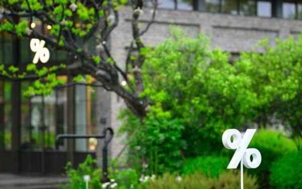 Palūkanos sustabdytos tame pačiame lygyje: sprendimą lydi didėjanti įtampa