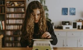 Kišenpinigiai. Unsplash nuotr.