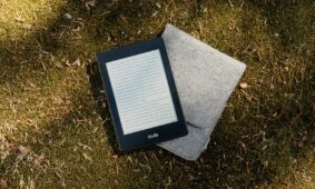 „Kindle“ įrenginys. Unsplash nuotr.