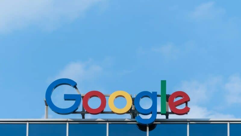 „Google“ atidarė naują dirbtinio intelekto centrą: investicijos sieks 5,5 mlrd. eurų